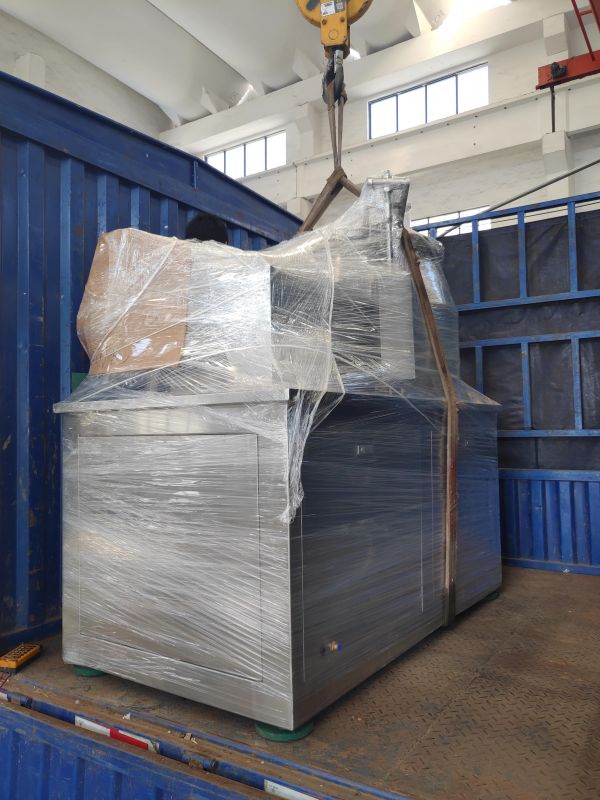 江蘇某客戶定制的濕法制粒機(jī)和搖擺顆粒機(jī)發(fā)貨！